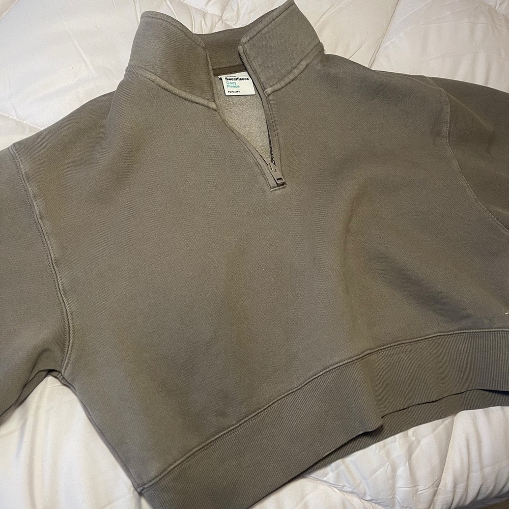 Aritzia TNA fleece half zip